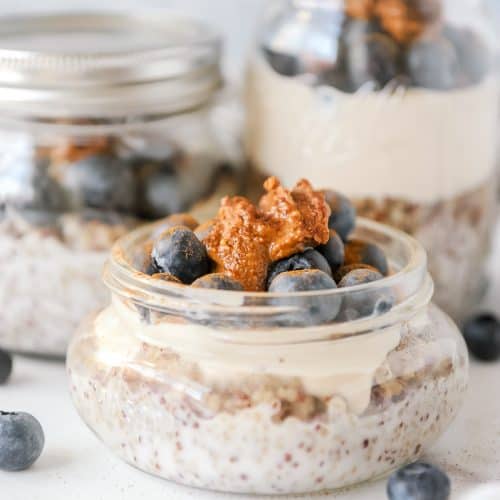Quinoa Parfait Jar - Plant Based Breakfast. Easy whole food breakfast idea that is easy and simple to make. Perfect healthy breakfast that is high in protein and can be made ahead for busy mornings on the go