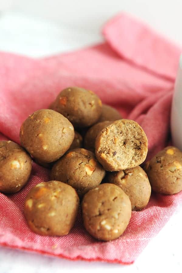 this gingerbread protein ball recipe is a perfect healthy holiday snack