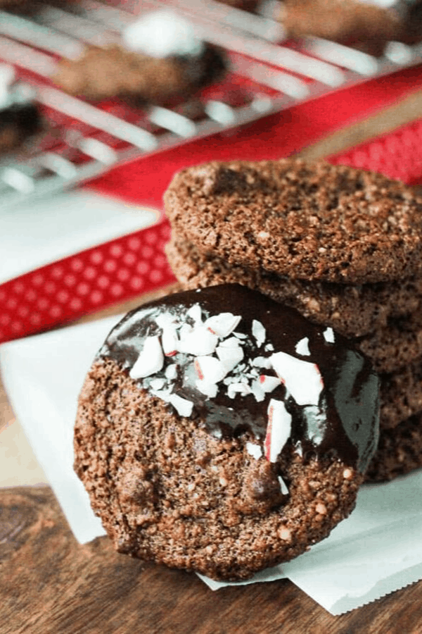 Pittsburgh lifestyle blogger Lyndsey of Mommafitlyndsey.com shares 21 gluten free christmas cookie recipes for gluten free baking for the holidays
