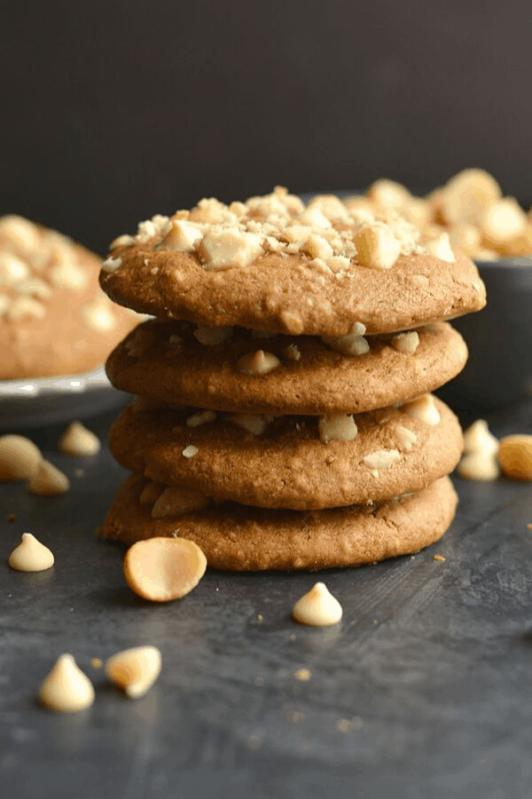 Pittsburgh lifestyle blogger Lyndsey of Mommafitlyndsey.com shares 21 gluten free christmas cookie recipes for gluten free baking for the holidays