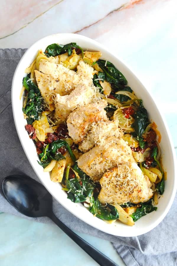 Looking for some whole30 chicken recipes? healthy Lifestyle Blogger Momma Fit lyndsey is sharing one of her favorite easy whole30 chicken recipes