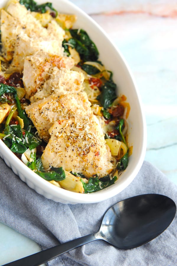 Looking for a whole30 dinner recipe? healthy Lifestyle Blogger Momma Fit lyndsey is sharing one of her favorite easy whole30 chicken recipes
