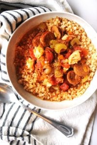 The Best Instant Pot Gumbo recipe that is easy to make and a great keto gumbo. Best shrimp and chicken seafood whole30 gumbo recipe from Momma Fit Lyndsey.