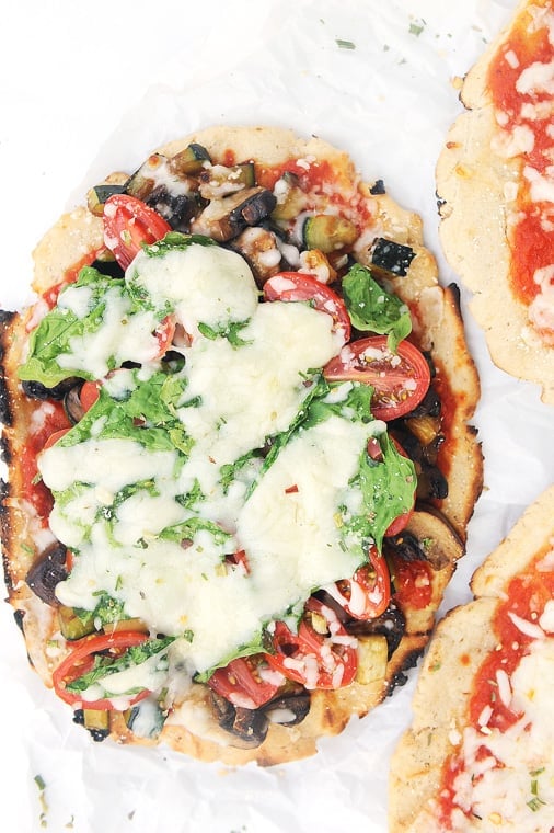 healthy grilled pizza recipe on gluten free flatbread pizza crust. Easy flatbread pizza dough recipe you can make at home in under an hour!
