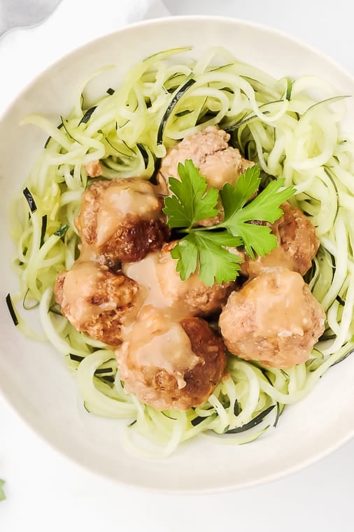 healthy slow cooker swedish meatballs made in the crockpot are easy to do homemade! This recipe by Momma Fit Lyndsey is the best homemade swedish meatballs, even better than Ikea. Delicious to serve with noodles or zoodles for a keto swedish meatball dinner.
