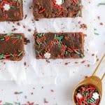 gingerbread perfect bar from Momma Fit Lyndsey. Almond butter perfect bar copycat recipe with holiday sprinkles and delicious ginger and molasses. Vegan perfect bar copycat you will love!