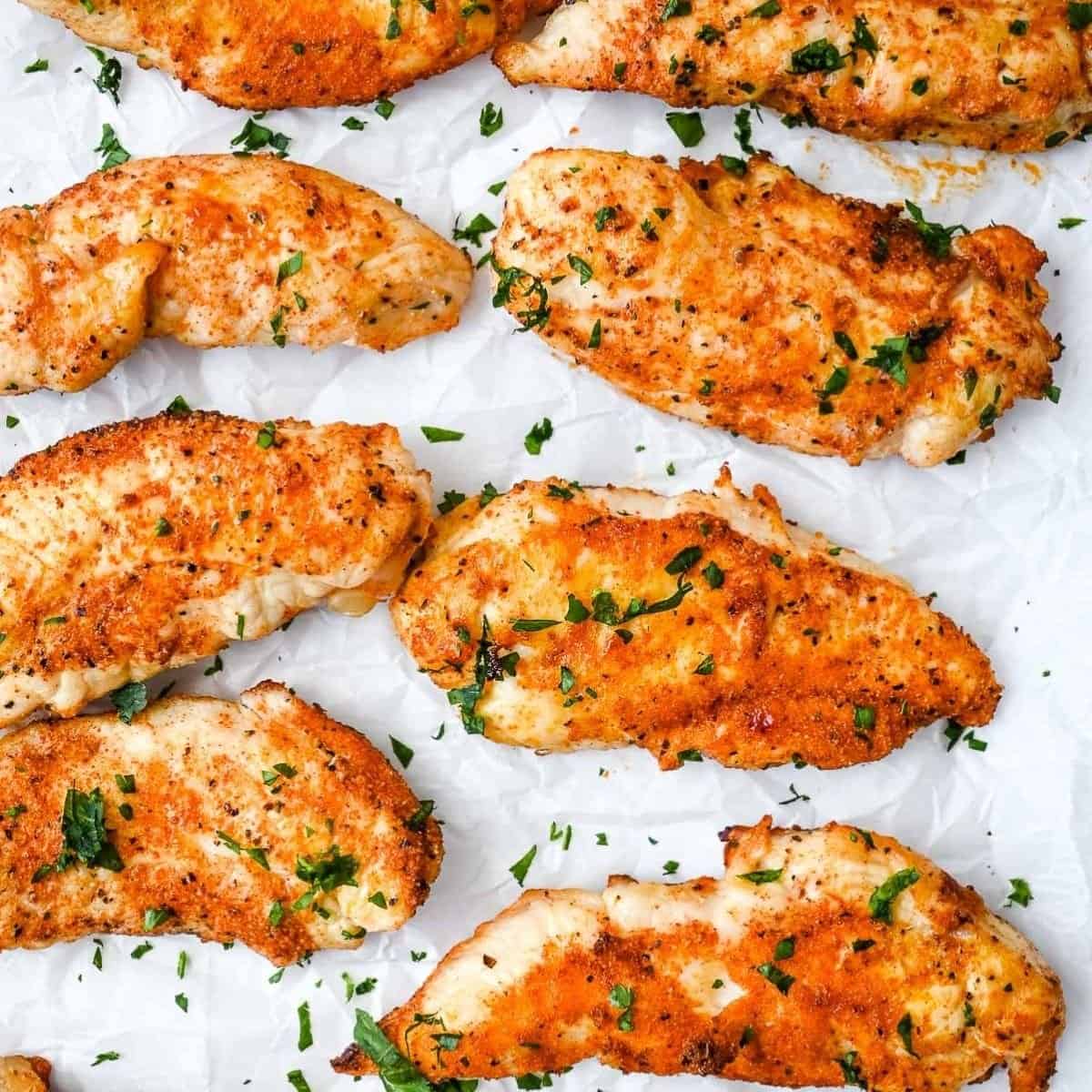 https://www.mommafitlyndsey.com/wp-content/uploads/2022/02/air-fryer-chicken-tenders-no-breading-featured-image.jpg