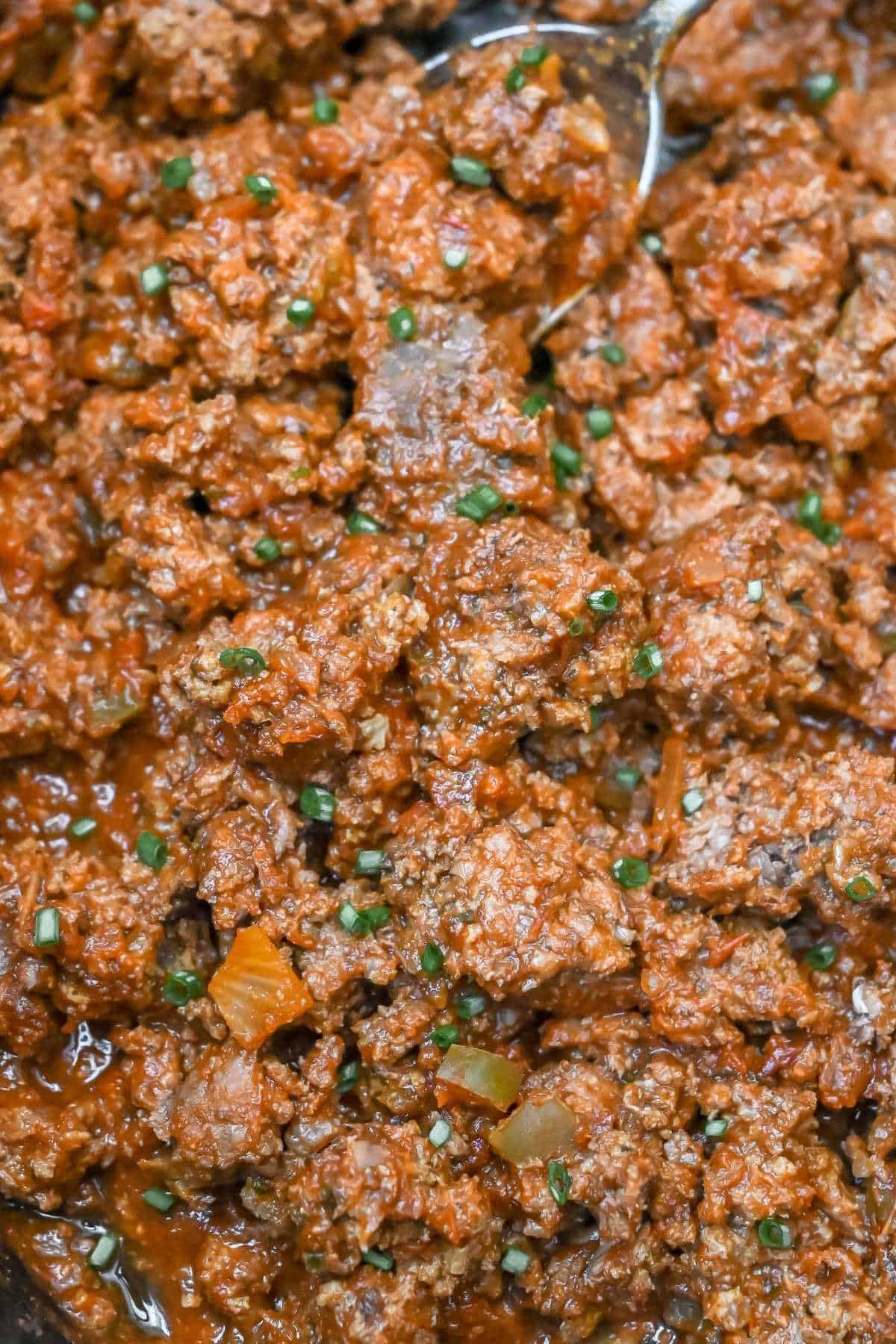 close up of cooked ground beef in a crockpot.